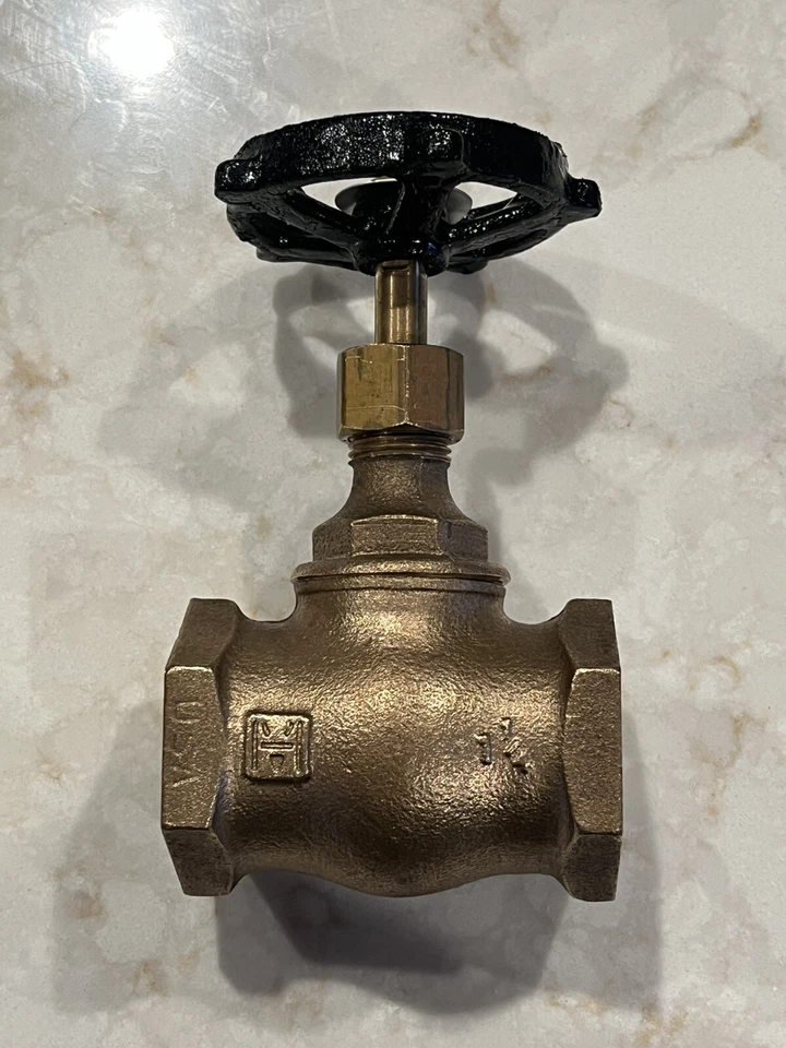 Milwaukee Valve 502 1-1/4” FNPT Bronze Globe Valve 125 SWP, 200 WOG, MADE IN USA - Image 1 of 4