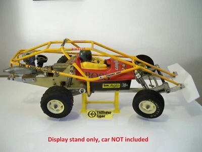 Vintage RC Nitro Verbrenner Buggy Thunder Tiger The Challenger 83 Display Stand - Immagine 1 di 2
