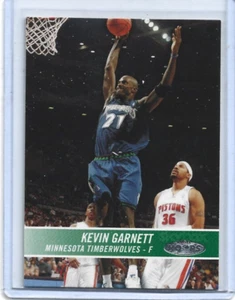 Kevin Garnett-Minnesota Timberwolves-2004-05 Hoops Basketball #132 - Picture 1 of 2