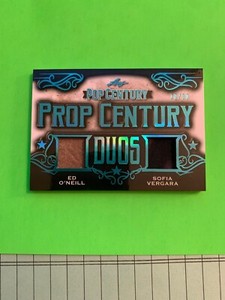 2021 LEAF POP CENTURY DUOS 10/30 ED O'NEILL / SOFIA VERGARA WARDROBE 