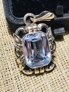 Erbstück, Art déco Anhänger, Silber vergoldet, aquamarinfarbiger Spinell - Bild 1 von 8