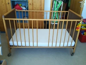 Paidi Kindergitterbett mit Rollen, 140x70 cm, mit neuer Matratze+Auflage - Bild 1 von 10