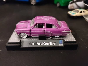 Machines Cars 1951 Ford Crestliner Die Cast Maßstab 1:64  - Bild 1 von 4