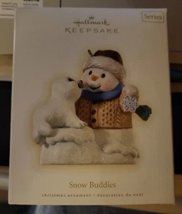 2009 ﻿HALLMARK KEEPSAKE SERIES-SNOW BUDDIES CHRISTMAS ORNAMENT-NIB - Picture 1 of 1