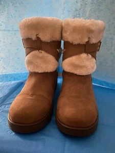 Botas de piel sintética G by Guess punta redonda castaño con acentos dorados; talla 8,5M para mujer - Imagen 1 de 6