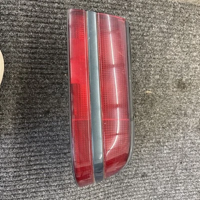 Luz trasera Eclipse Rh 1991 usada OEM Foto 1 de 4
