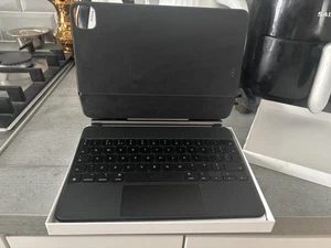 Apple Magic Keyboard for 11” iPad Pro, A2261, Spanish Keyboard. - Zdjęcie 1 z 7