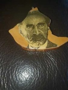 WOODEN PENDANT - Picture 1 of 3