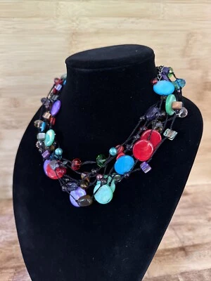 Collar de cuentas Premier Designs teñido concha en capas negro con cordón 20-23" Foto 1 de 4