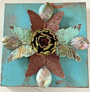 Placa Decorativa Mariposas/Floral Madera Turquesa, Metal y Abulón 8.5" - Imagen 1 de 6