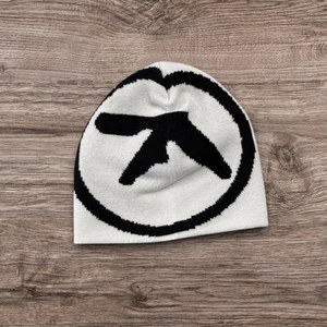 Avantgarde Opium Logo Beanie | Y2K ALT Skater Grafik Mütze - Bild 1 von 1