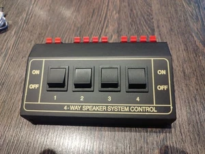 Lautsprecher Umschaltbox Umschalter Verteiler Splitter Switch für 4 Boxen Metall - Bild 1 von 2