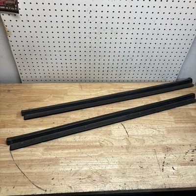 Placa de desgaste del umbral de la puerta cupé Toyota Celica 82-85 negra 67913-14100 Foto 1 de 4