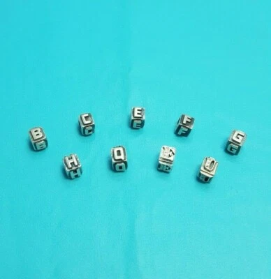 Dije alfabeto plata esterlina 3D letra inicial B C E F G H Q S U tú eliges Foto 1 de 3