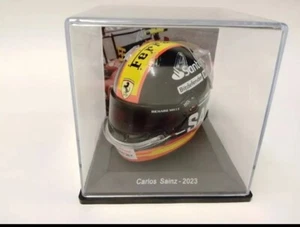 NEW 1:5 Casco Helmet F1 CARLOS SAINZ 2023 - Italian GP FERRARI SPARK +Magazine - Foto 1 di 7