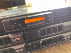 Serveur Dell PowerEdge R510 Xeon 2,4 GHz 14 Go RAM 6 To HDD 8x 3,5" RAID 2U *LIRE* - Photo 1/19