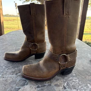 Damen Frye Moto Harness Stiefel braun Leder zum Überziehen 77300 Größe 7,5 - Bild 1 von 10