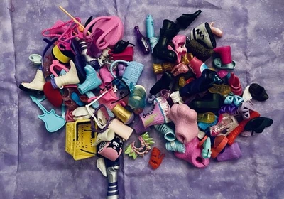 Lote de zapatos y accesorios para muñecas Barbie, Monster High Bratz OMG LoL pares y individuales Foto 1 de 4