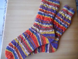Handarbeit hand-knitted Strümpfe Socken Größe 38 - 40 bunt Zopfmuster - Bild 1 von 4