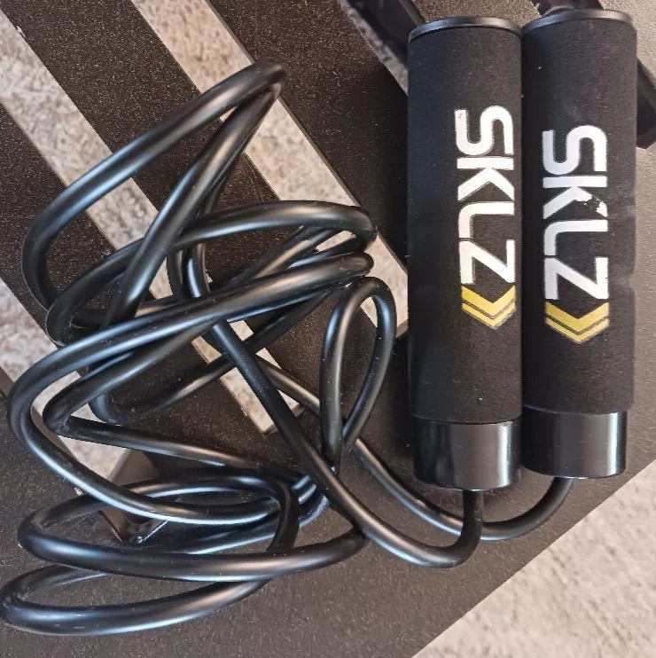Cuerda de salto ajustable SKLZ para entrenamiento cardiovascular y agilidad Foto 1 de 1