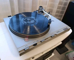 Giradischi Technics SL-D3 Vintage Pronto All'uso, Coperchio Con Supporti Rotti - Foto 1 di 3