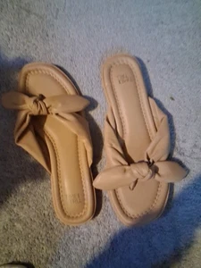 Womens Time & True Faux Leather Tan Flat Sandals 8 - Picture 1 of 5