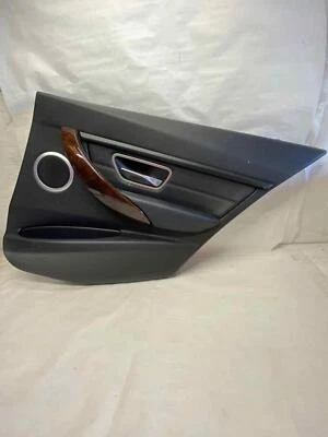 Оригинальная отделочная панель задней двери для BMW 328 серии 2012–2018 годов выпуска 4 двери правая со стороны пассажира - Изображение 1 из 4