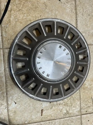 1967 年福特野马轮毂盖 14 英寸车轮盖轮毂盖原始设备制造商 67 68 — 第 1/4 张图片