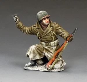 BBA096 Soldier Throwing Grenade King & Country WWII Toy Soldier Miniatures - Picture 1 of 4