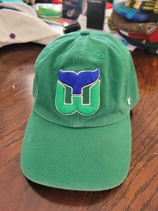 47 Marca NHL Hartford Whalers Verde Logo Correa Gorra Ajustable Usado en Excelente Condición - Imagen 1 de 4