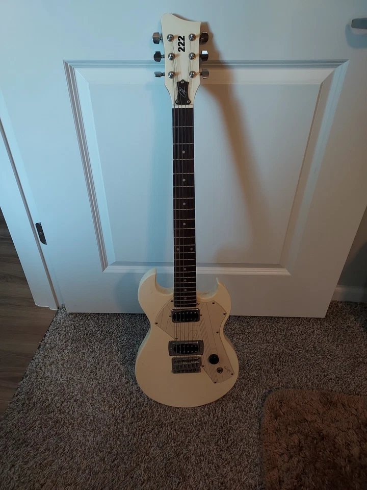 FIRST ACT 222 ELECTRIC GUITAR WHITE BROWN TRIMMINGS USED ONE TIME.  BUT USED. - Image 1 of 1