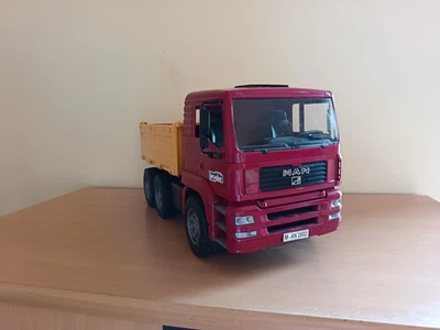 BRUDER 1/16 : CAMION BENNE BASCULANTE MAN TGA 6X4 SANS BOITE. - Photo 1/4