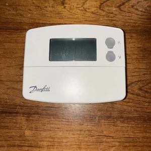 Danfoss TP4000/TP5000SI/TP5000/TP5001+RF Programmable Thermostat - Picture 1 of 3
