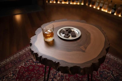 Mesas de centro hechas a mano de nogal macizo - Diseño rústico de madera natural Foto 1 de 4