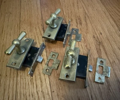 Комплект из 3 антикварных винтажных защелок Thumbturn 1 1/4 дюйма задний набор врезной с ударной латунью - Изображение 1 из 2