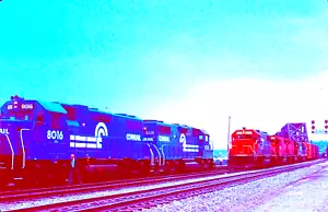 ORIGINAL KODACHROME SLIDE CONRAIL GP38-2 #8016 & #8228 CINCINNATI SEPT. 1, 1984 - Picture 1 of 1