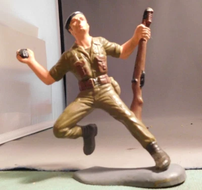 Granada de lanzamiento Marx de seis pulgadas de oro sin bayoneta Foto 1 de 4