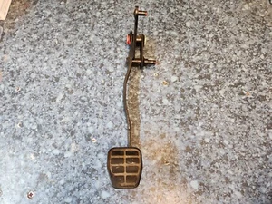 Porsche 924 944 (1975-1991) Clutch Pedal with Rubber Pad - Picture 1 of 7