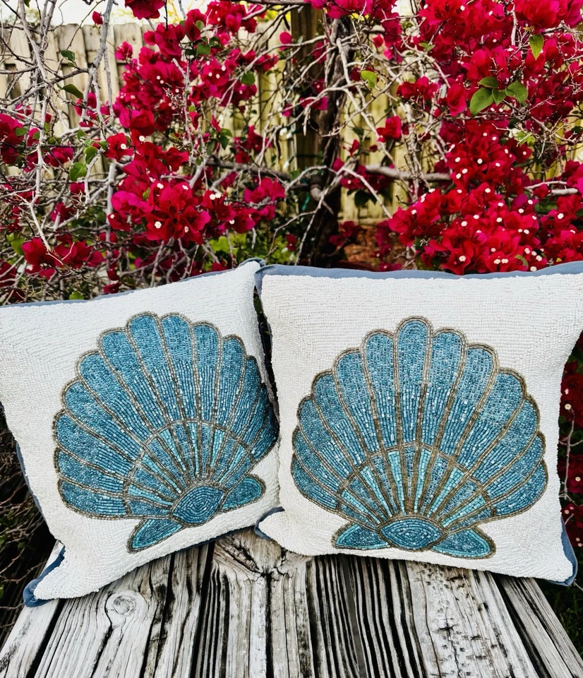 Набор из 2 пляжных подушек Coastal Look из бисера с морскими ракушками бирюза/белый - Изображение 1 из 4