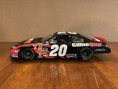 Joey Logano 2008 NASCAR Rookie Game Stop 1:24 Diecast Car Foto 1 de 4