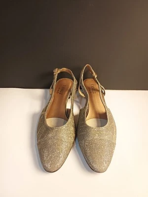 NWB, VANELI di NOTTE, WOMEN'S SILVER LEATHER, DESIGNER FLATS W 7.5 - Image 1 of 4