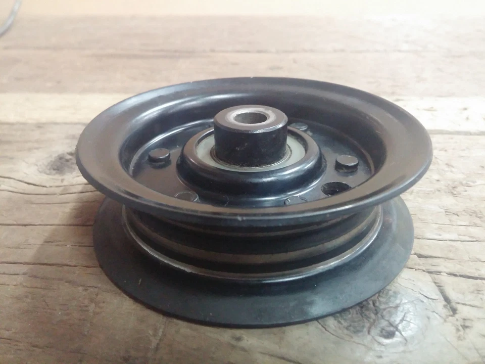 Poulan Lawn Tractor Model HDT1542A Drive Idler Pulley 532104360 - Image 1 of 3