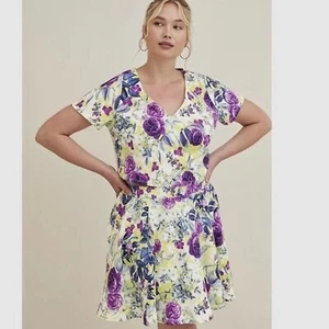 Torrid Größe 1x 14/16 Skater Mini Skater 2-teiliges Set mit Taschen Blumenmuster weiß - Bild 1 von 12