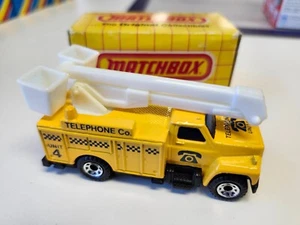 1992 Matchbox MB33 Telephone Company Unit 4 Utility Truck In Yellow - Picture 1 of 4