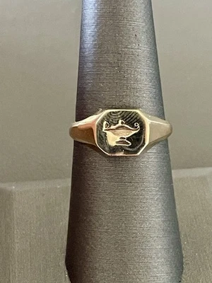 14KT Yellow Gold Signet Ring. Size 7.25(F282) - Image 1 of 4
