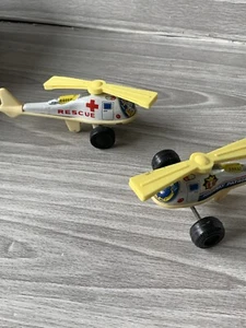 2 Vintage 4" Japan Hubschrauber Blech Friktion Autobahn Polizei Patrouille und Rettung LESEN - Bild 1 von 5