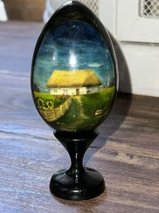 ARTE POPULAR ruso de colección pintado a mano CASA DE CAMPO techo de paja casa granja huevo lacado - Imagen 1 de 5