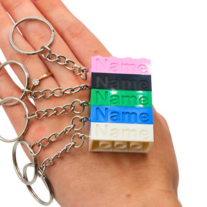 Mit deinem Namen gravierter Schlüsselanhänger aus einem LEGO® 2x4 Stein