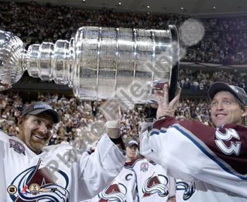 Bourque & Roy Hoist Colorado Avalanche NHL 2001 Stanley Cup 8 X 10 foto Foto 1 de 1