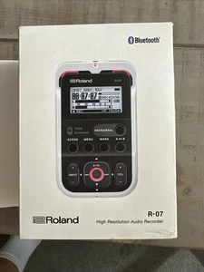 Roland R-07 Portable Audio Recorder Black, High-Resolution - Picture 1 of 4